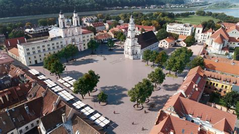 Vilniaus miesto panoraminis vaizdas su darželio pastatu