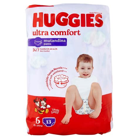 Huggies Ultra Comfort mergaičių sauskelnės ant kūdikio