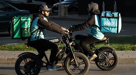 Puodžiuvių šeimyna su globotiniais ankstesniais metais