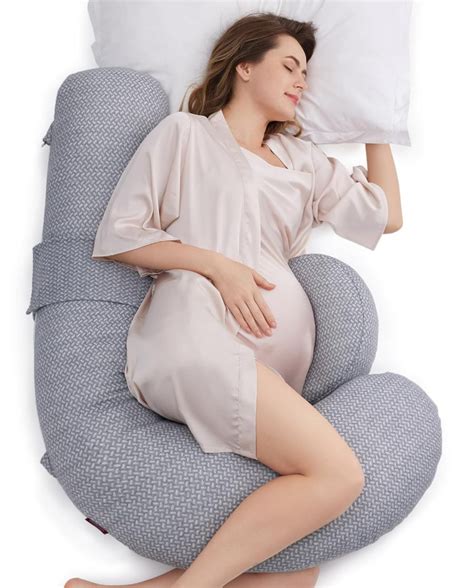 Moteris su nėščiosios pagalve