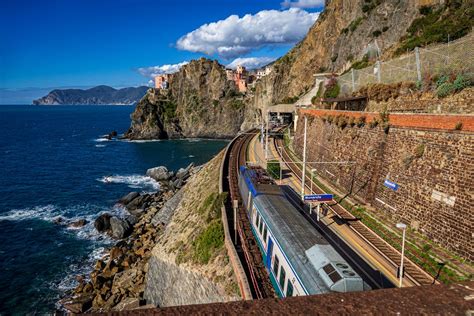 Cinque Terre kraštovaizdis su kalnų serpantinais
