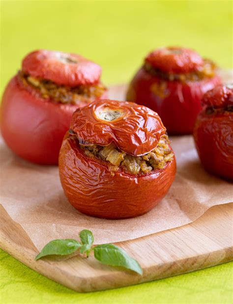 Kepami įdaryti pomidorai orkaitėje