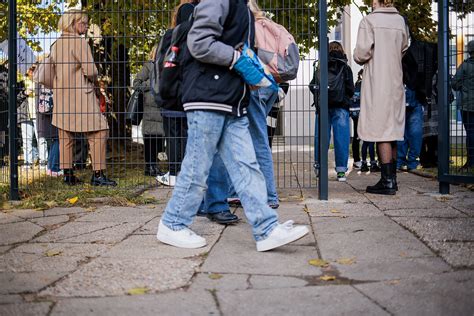 Protestuojantys darbuotojai ir tėvai