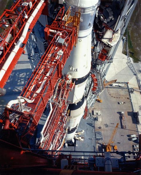 Raketa nešėja su kosminiu laivu „Apollo 11“ starto aikštelėje