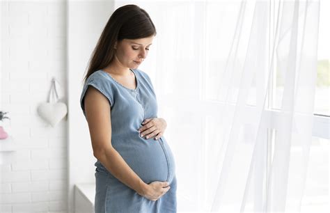 Tėvai ruošiasi surinkti šlapimą kūdikiui