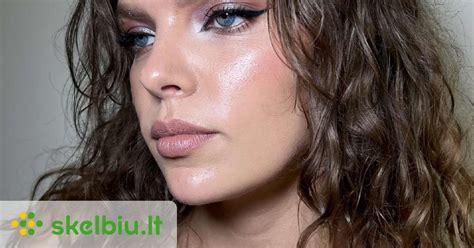 Jolanta Kanapeckienė dėsto makiažo subtilybes