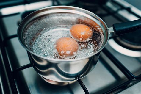 Vanduo nuo virtų kiaušinių, naudojamas augalams