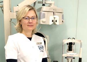 Gydytojas oftalmologas tikrina mažylio regėjimą