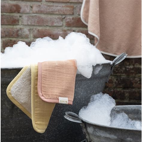 Daugkartinių sauskelnių krepšelis ir skalbimo priemonės