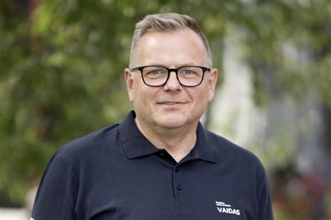 Aukštelkės mokyklos direktorius Vaidas Bacys ir mokyklos bendruomenė