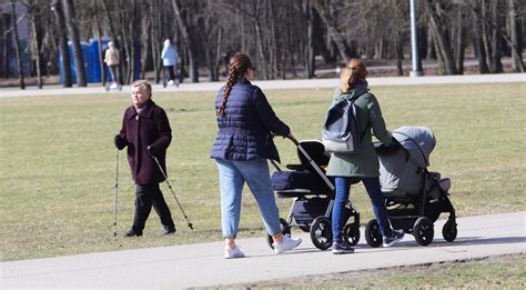 Tėvai išvykstantys dirbti į užsienį ir jų paliekami vaikai