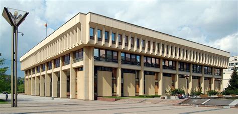 Lietuvos Respublikos Seimo pastatas ir parlamentarų darbas