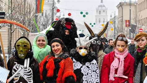 Užgavėnių kaukės ir persirengėliai