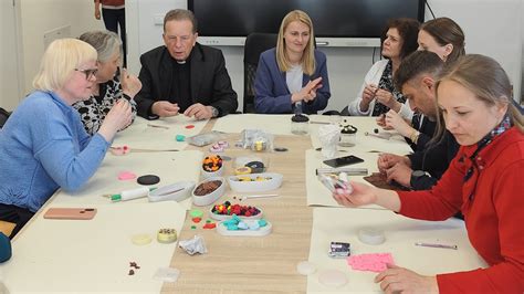 Asmenys su negalia dirba socialinėse dirbtuvėse 