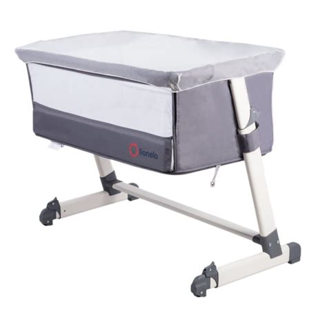 Pristatomas lopšys prie tėvų lovos