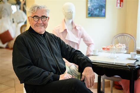 Romas Zakarevičius prie savo ūkio Molėtų rajone