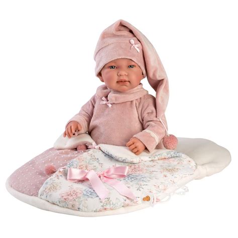 kūdikis šiltame žieminiame vokelyje vežimėlyje