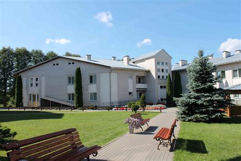 Zarasų socialinės globos namų pastatas gamtos apsuptyje