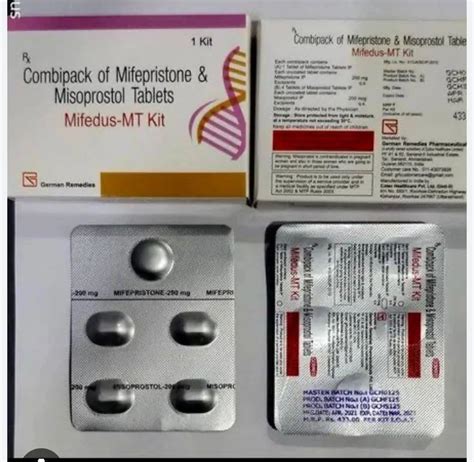 Vaistų pakuotės su užrašu 