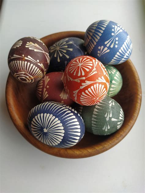 Kiaušinių marginimas vašku su specialiu įrankiu