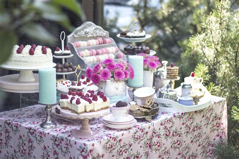 Vaikiškas gimtadienio stalas su užkandžiais