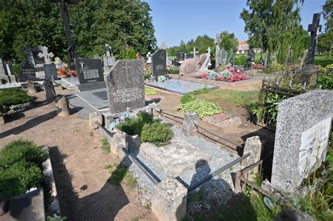 Antano Poškos koplytstulpis Antakalnio kapinėse