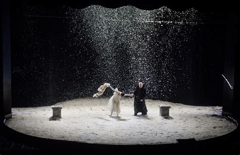 Aktorius Tomas Vaisieta teatro scenoje