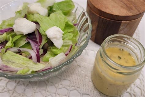 Klasikinių Cezario salotų ingredientai