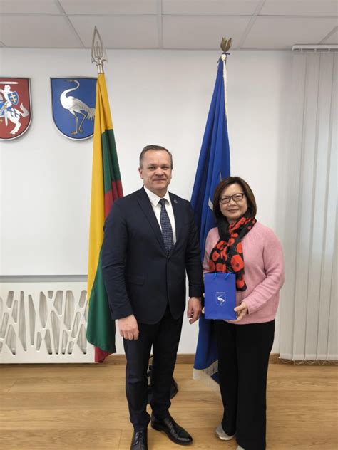 Petras Bražėnas su Lietuvos edukologijos universiteto Lituanistikos fakulteto bendradarbėmis