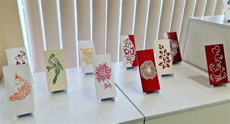 Įvairių dizainų rankų darbo atvirukų galerija
