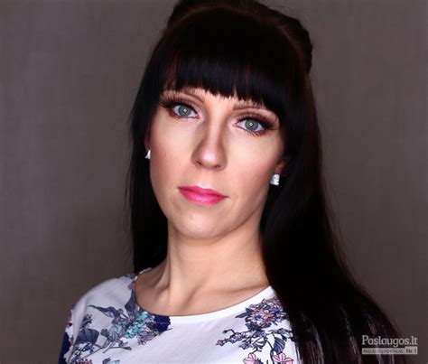 Profesionalaus makiažo pavyzdys nėščiosios fotosesijai