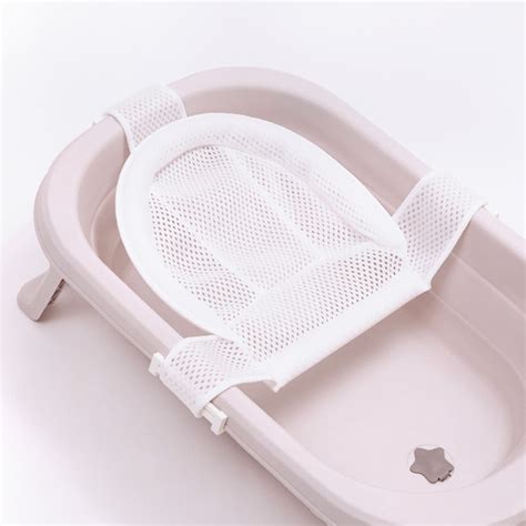 kūdikis vonelės gultuke