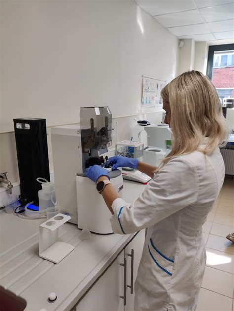 Laboratorija su embrionų saugojimo įranga