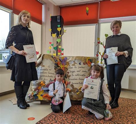 vaikai dalyvaujantys meninio skaitymo konkurse