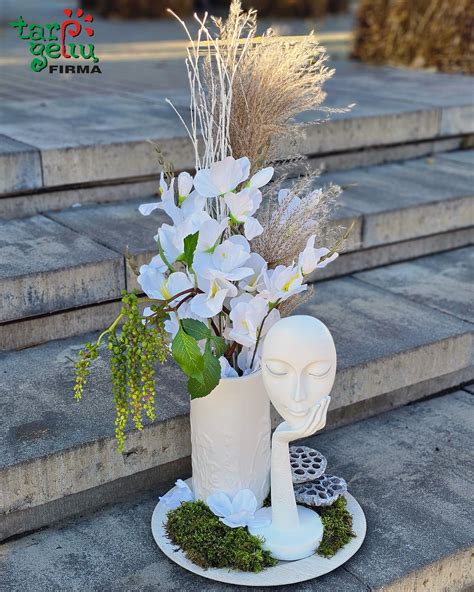 Besilaukiančios moters ramybės akimirka