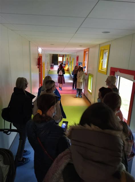 studentai atlieka praktiką vaikų darželyje