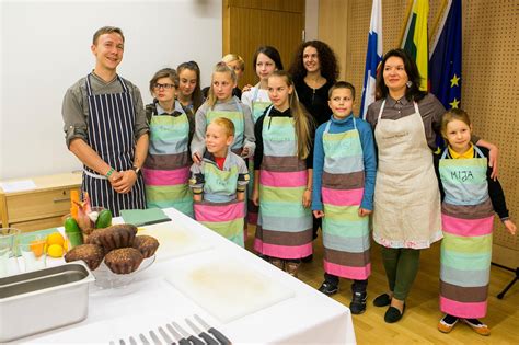 Suomijos darželio interjero nuotrauka su lanksčiomis erdvėmis