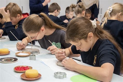 Vaikai, dalyvaujantys įvairiuose edukaciniuose užsiėmimuose darželyje