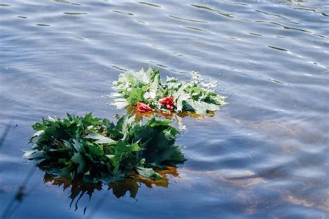 Joninių laužas ir vainikai