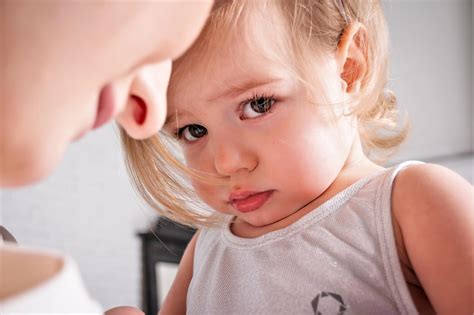 Vaikas liūdi, o tėvai jį ramina