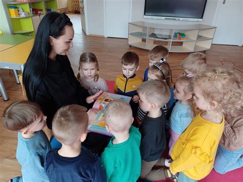 Pedagogė naudoja išmaniąsias technologijas bendravimui su tėvais