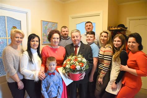 šeima laimingai leidžia laiką kartu