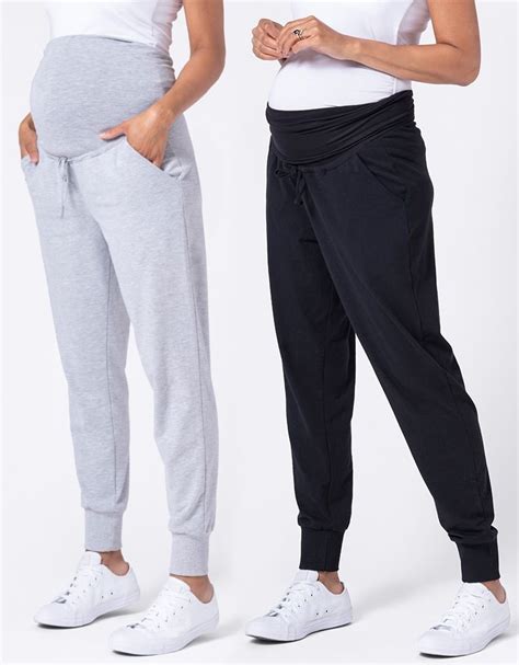 Sportinių kelnių nėščiosioms nuotrauka su skirtingais juosmens dėvėjimo būdais