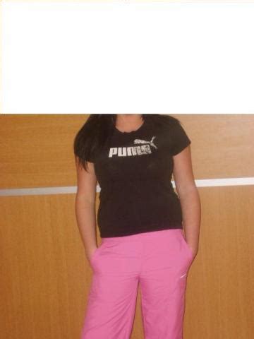 Nėščiosios, dėvinčios MP Mama sportines kelnes ir megztinį, nuotrauka.