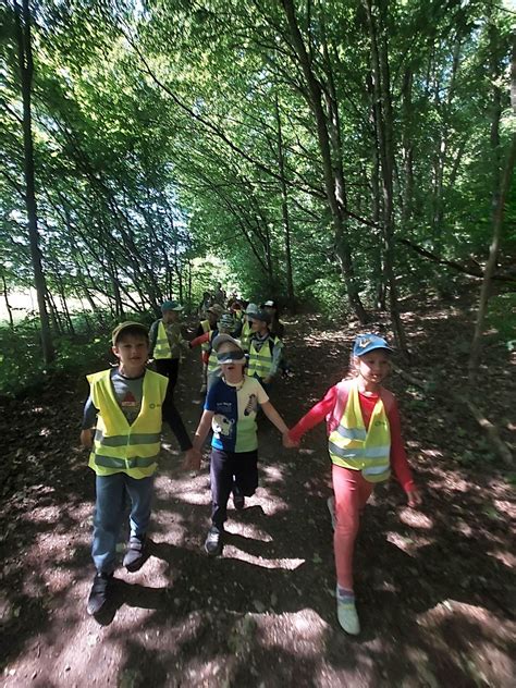 Vaikai turistiniame žygyje