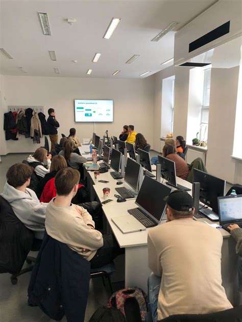 Studentai praktikoje