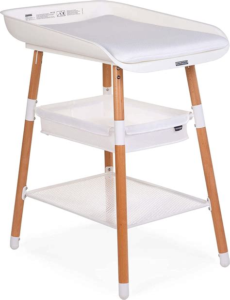 Vystymo stalas su reikalingomis priemonėmis