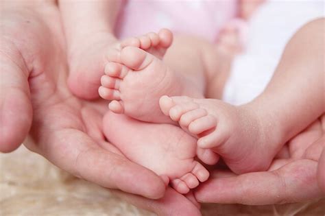 naujagimiai trynukai