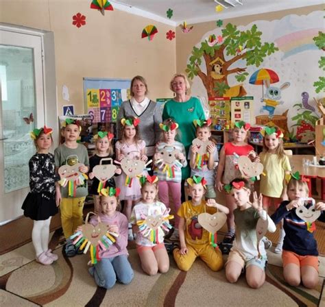 vaikų darželio grupė su žaislais