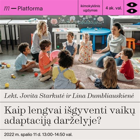 Vaikas darželio grupėje su auklėtoja ir kitais vaikais